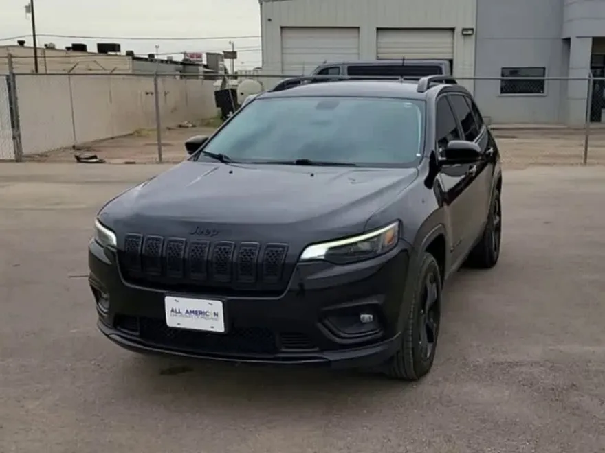 2020 Jeep Cherokee Altitude photo 1