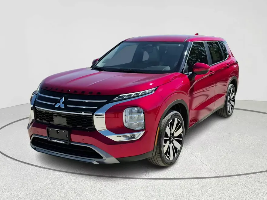 2025 Mitsubishi Outlander SE photo 1