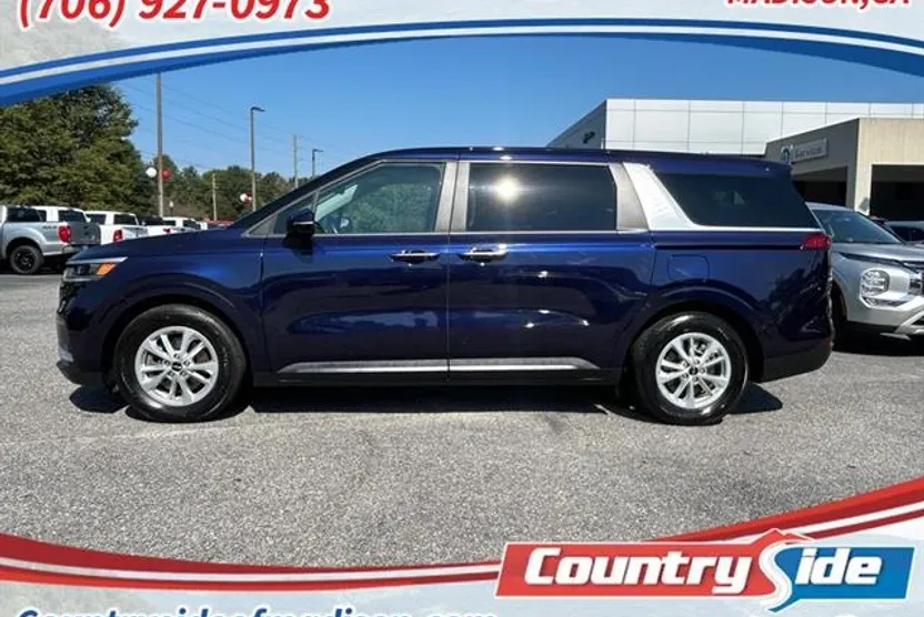 2024 Kia Carnival LX photo 1