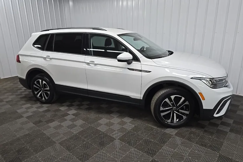 2022 Volkswagen Tiguan S photo 1