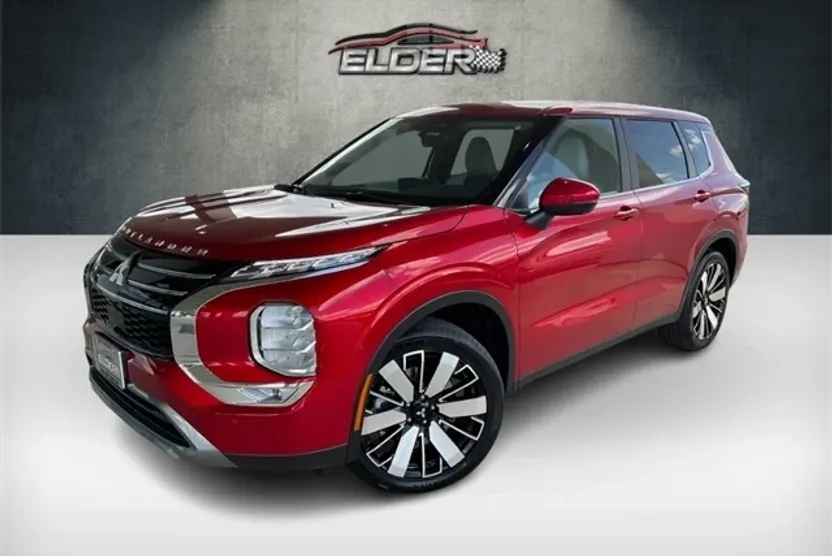 2025 Mitsubishi Outlander SE photo 1