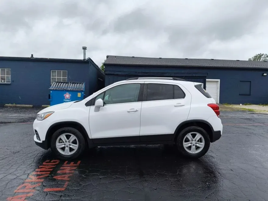 2017 Chevrolet Trax LT photo 2