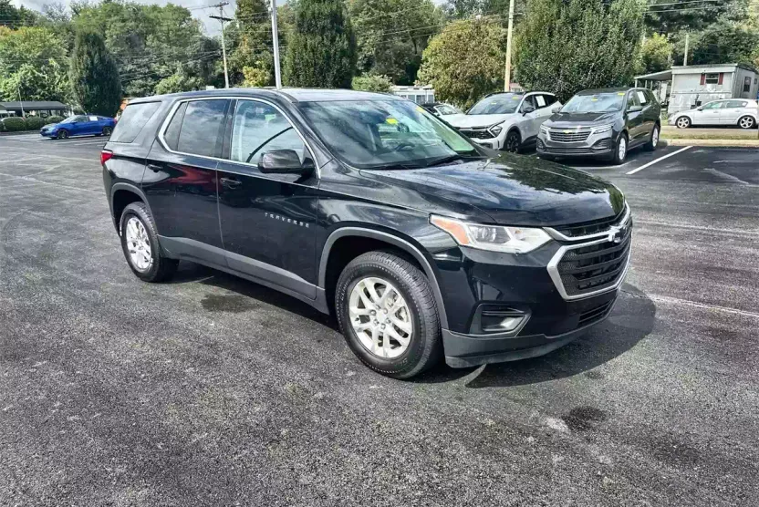 2020 Chevrolet Traverse LS photo 1