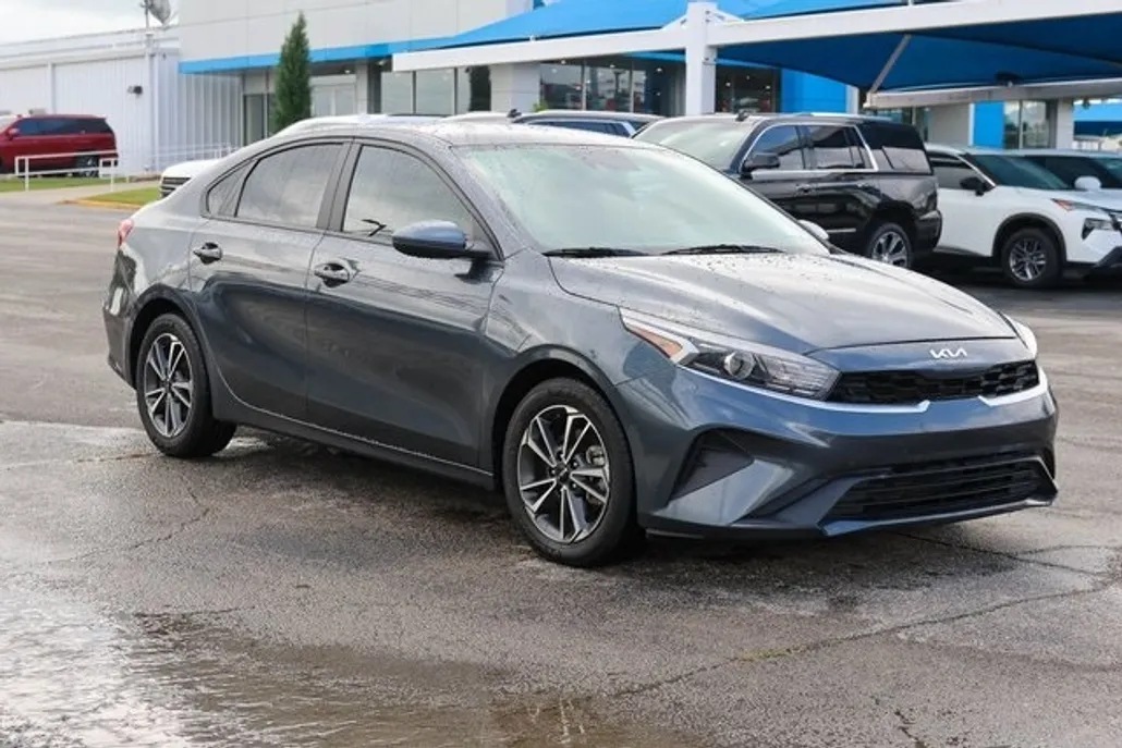2022 Kia Forte LXS photo 1