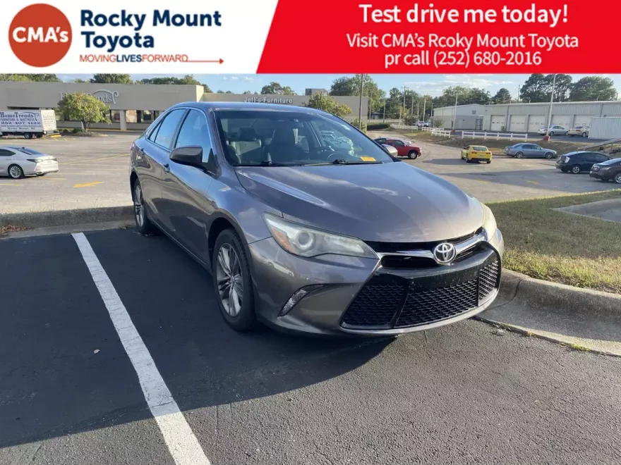 2017 Toyota Camry SE photo 1