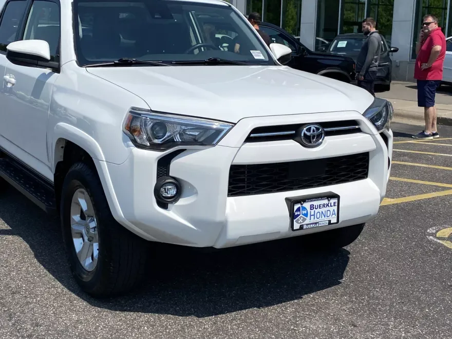 2022 Toyota 4Runner SR5 photo 1