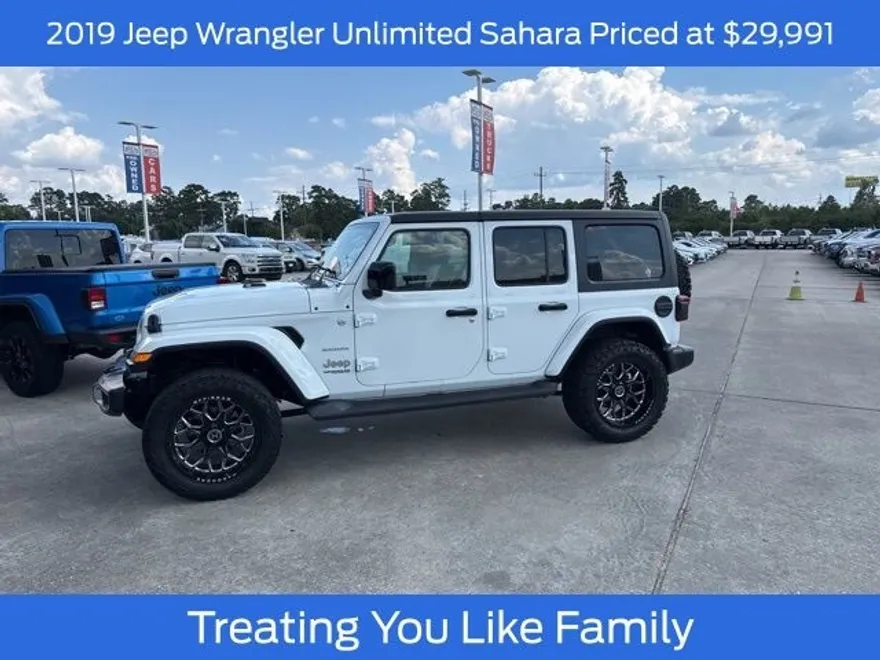2019 Jeep Wrangler Unlimited Sahara photo 1