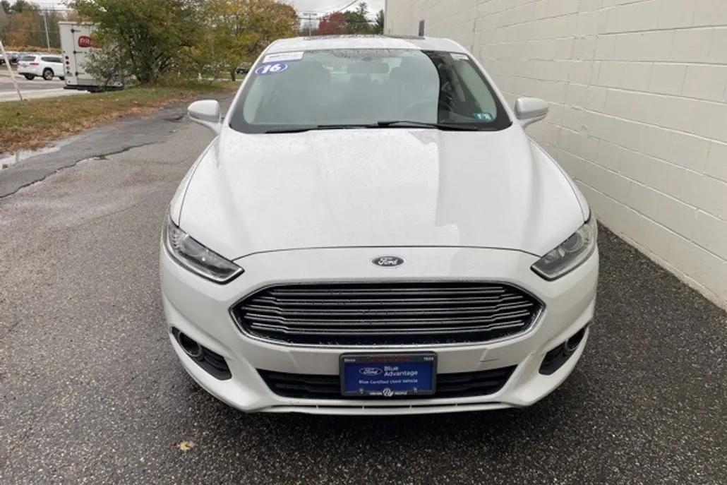 2016 Ford Fusion SE photo 1