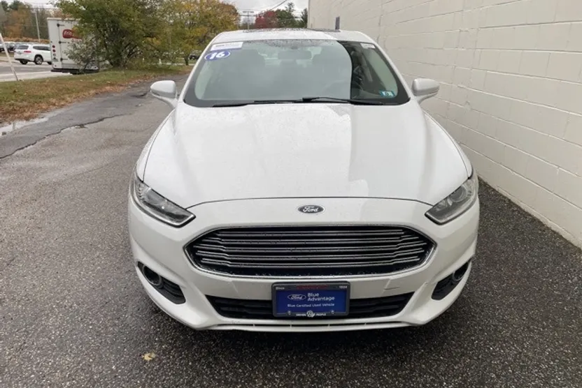 2016 Ford Fusion SE photo 1