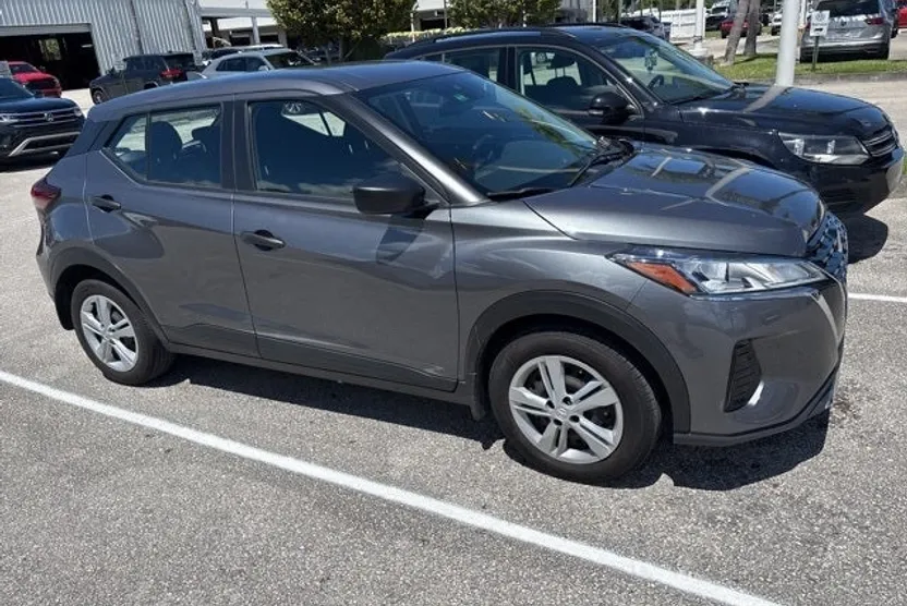 2023 Nissan Kicks S photo 1