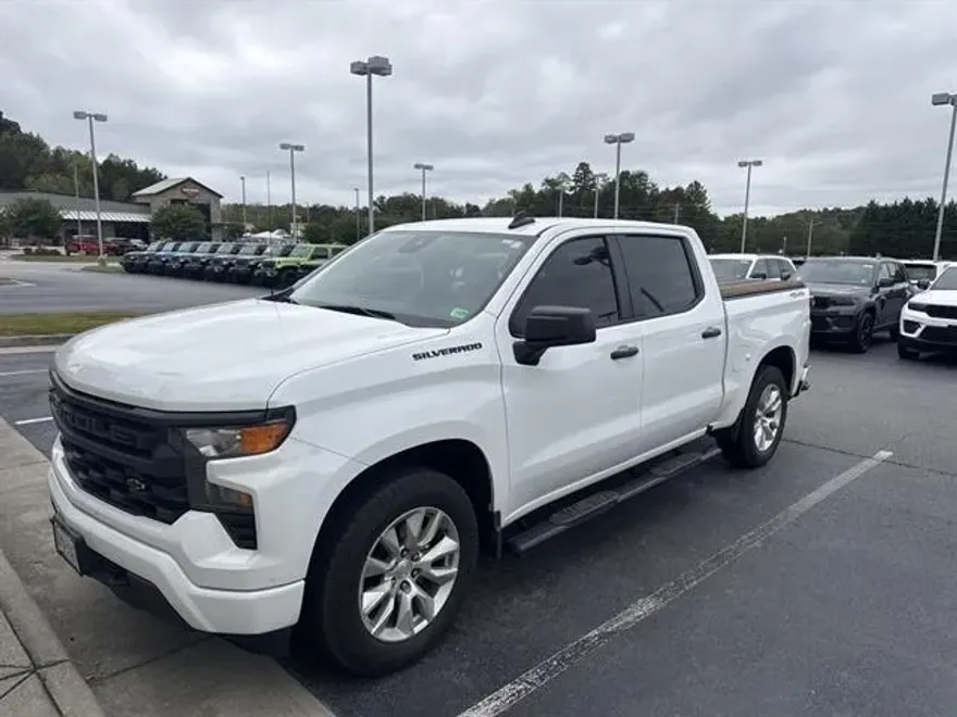 2024 Chevrolet Silverado 1500 Custom photo 1