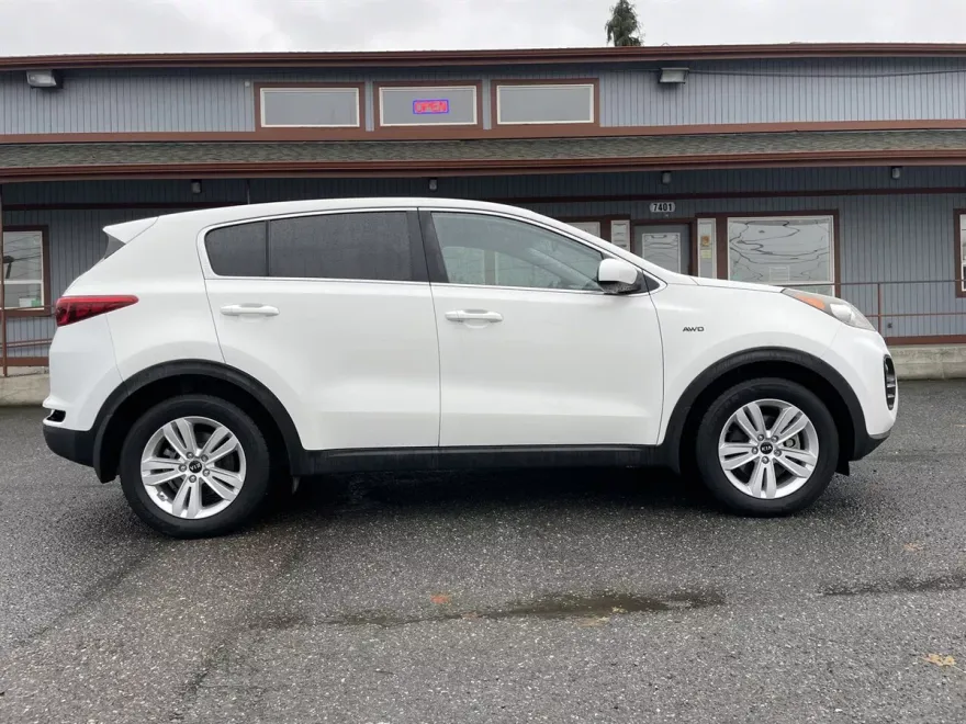 2017 Kia Sportage LX photo 1