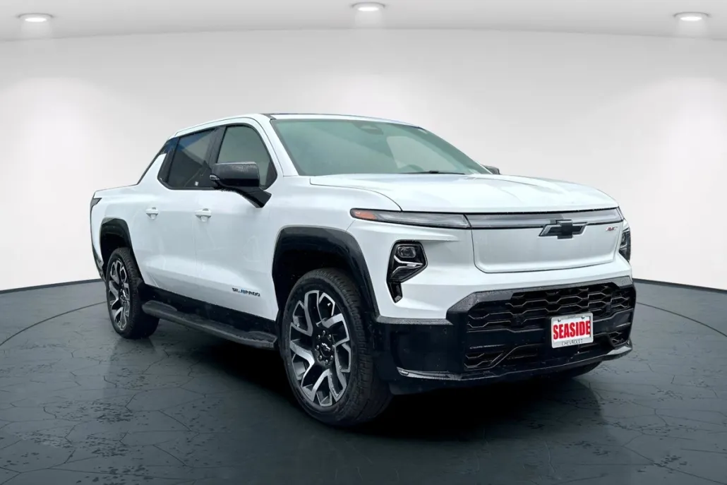 2024 Chevrolet Silverado EV RST photo 1