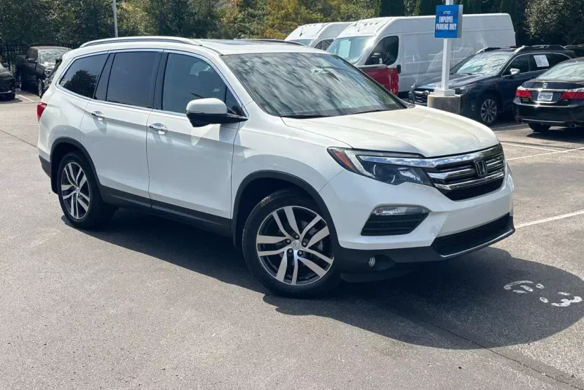 2018 Honda Pilot Touring photo 1