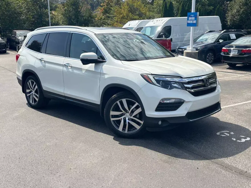 2018 Honda Pilot Touring photo 1