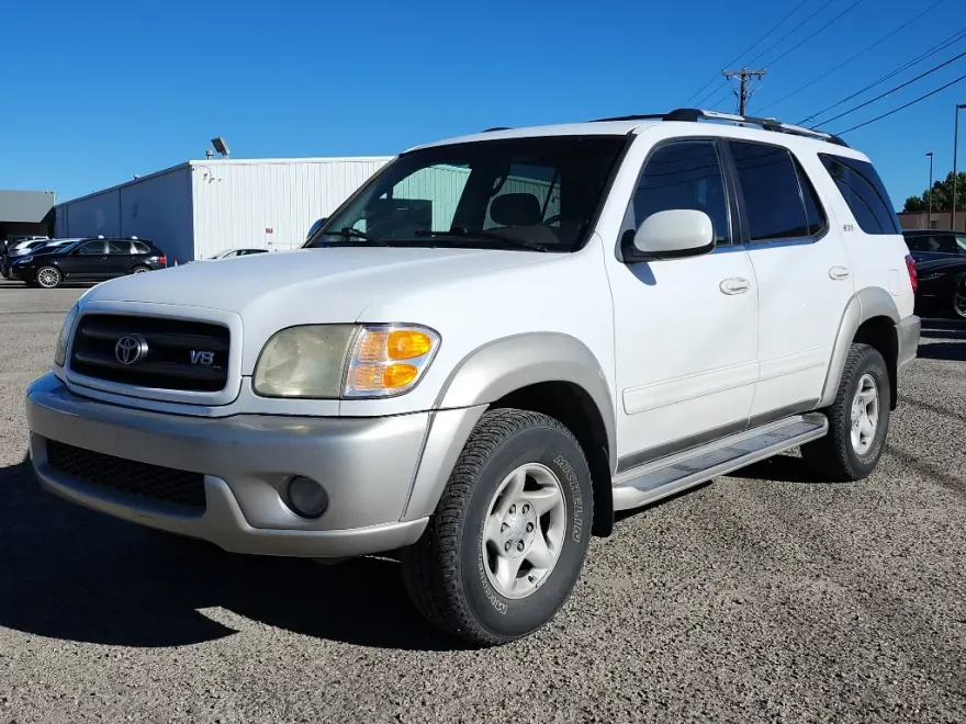 2002 Toyota Sequoia SR5 photo 1