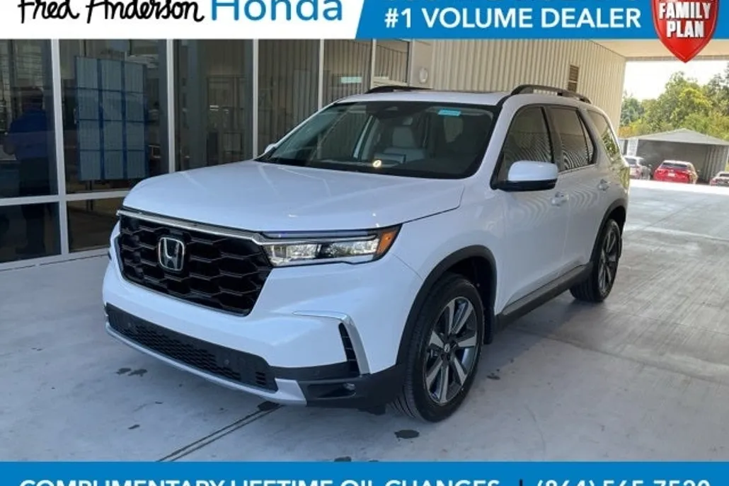 2025 Honda Pilot Touring photo 1