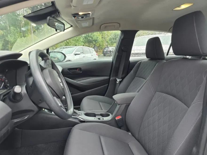 2024 Toyota Corolla LE photo 1