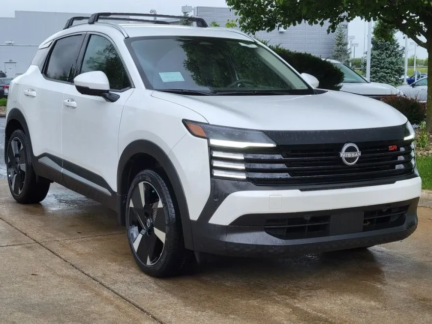 2025 Nissan Kicks SR photo 1