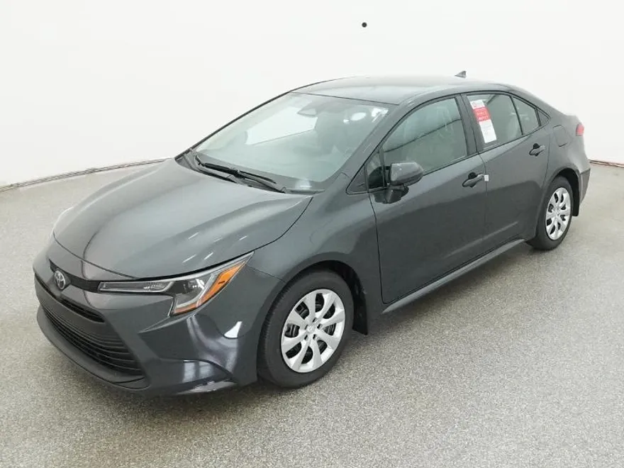 2025 Toyota Corolla LE photo 1
