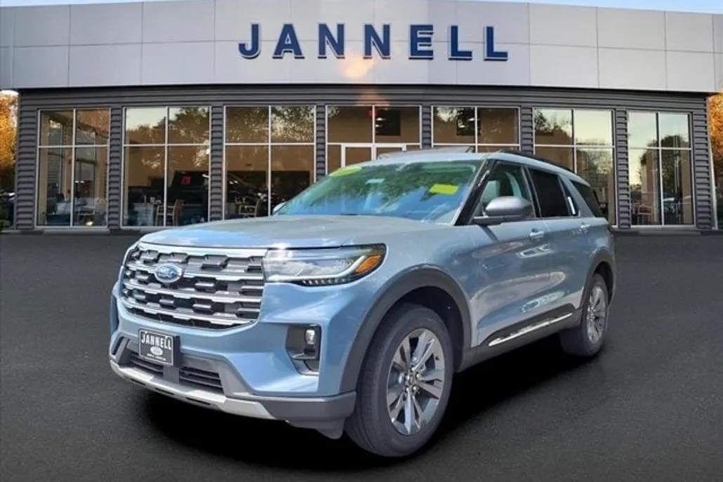 2025 Ford Explorer photo 1