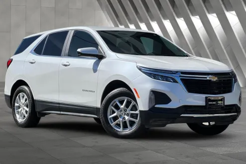 2023 Chevrolet Equinox LT photo 2