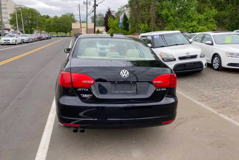 2011 Volkswagen Jetta SEL photo 1
