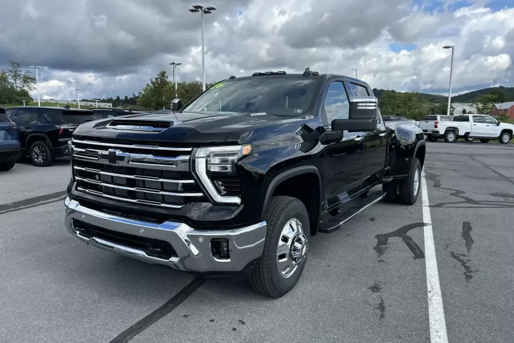 2026 Chevrolet Silverado 3500HD LTZ photo 1