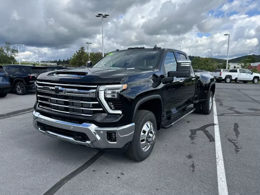 2026 Chevrolet Silverado 3500HD LTZ photo 1