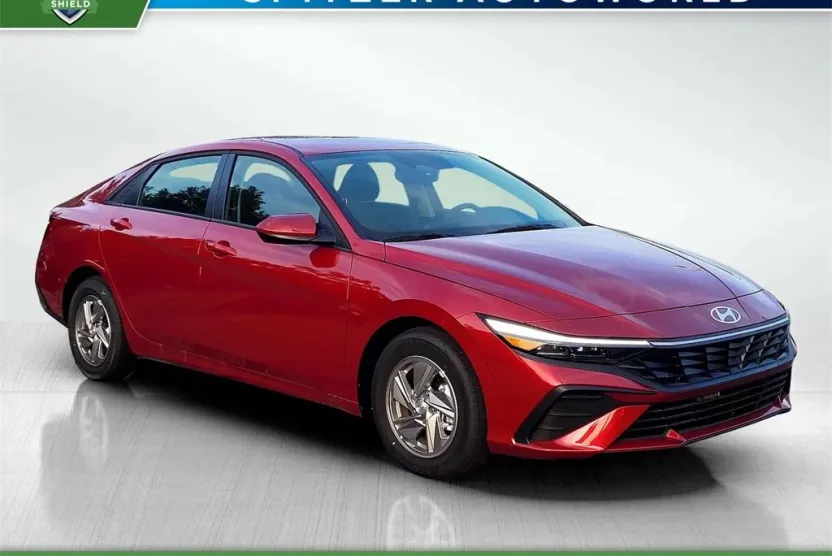 2025 Hyundai Elantra SE photo 1