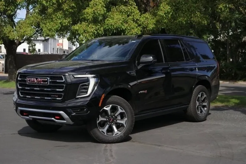 2025 Gmc Yukon AT4 photo 1