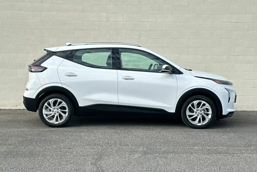 2023 Chevrolet Bolt EUV photo 1