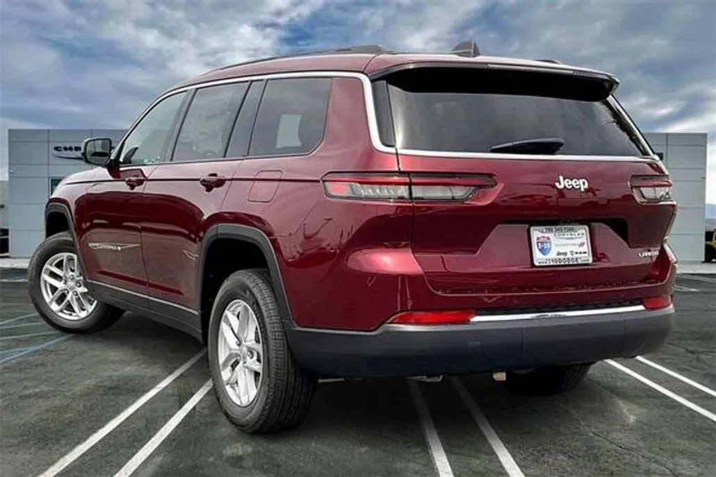 2025 Jeep Grand Cherokee Laredo photo 1