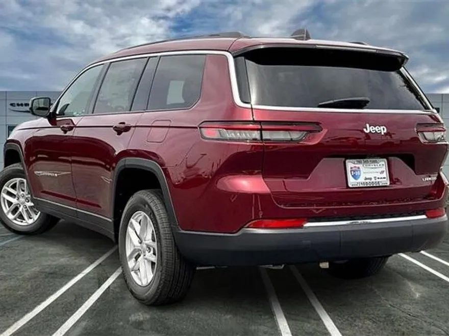 2025 Jeep Grand Cherokee Laredo photo 1