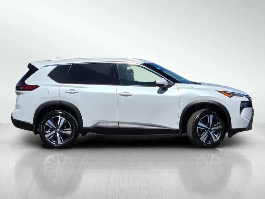 2025 Nissan Rogue SL photo 1