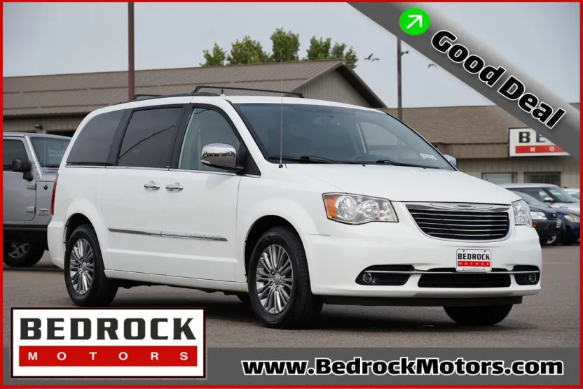 2014 Chrysler Town & Country photo 1