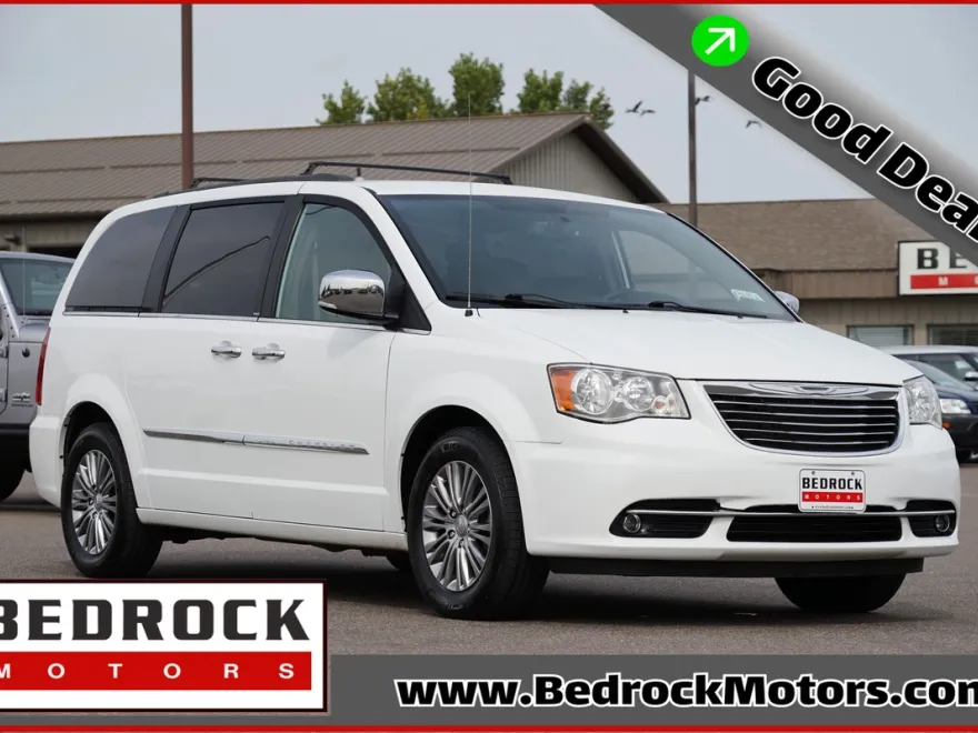 2014 Chrysler Town & Country photo 1
