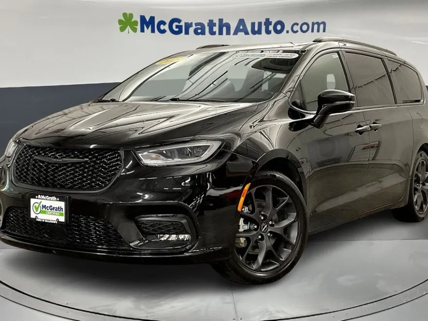 2021 Chrysler Pacifica Touring L photo 1