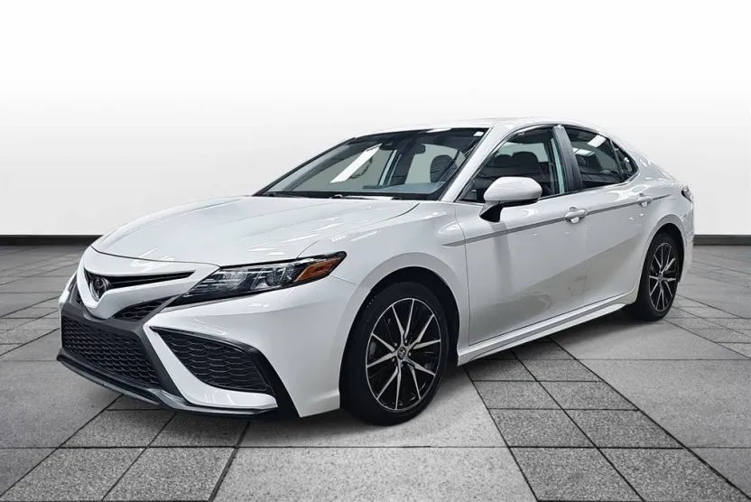 2024 Toyota Camry SE photo 1