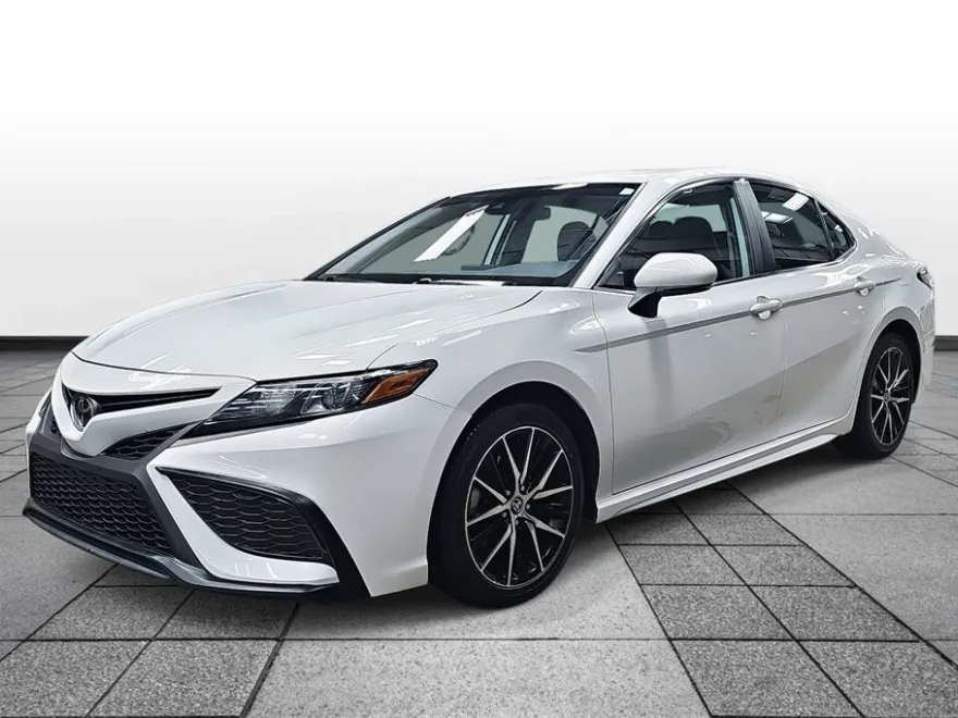 2024 Toyota Camry SE photo 1