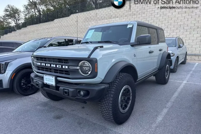 2023 Ford Bronco Black Diamond photo 1