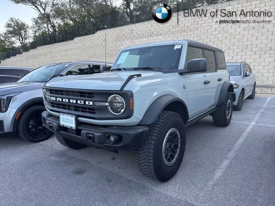 2023 Ford Bronco Black Diamond photo 1
