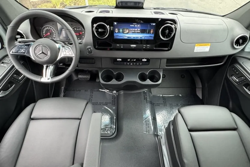 2025 Mercedes Benz Sprinter 2500 photo 1