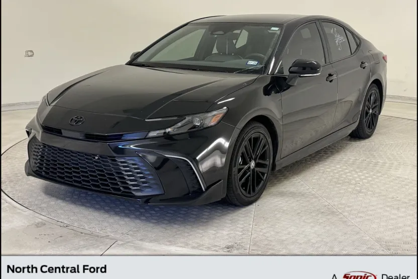 2025 Toyota Camry SE photo 1