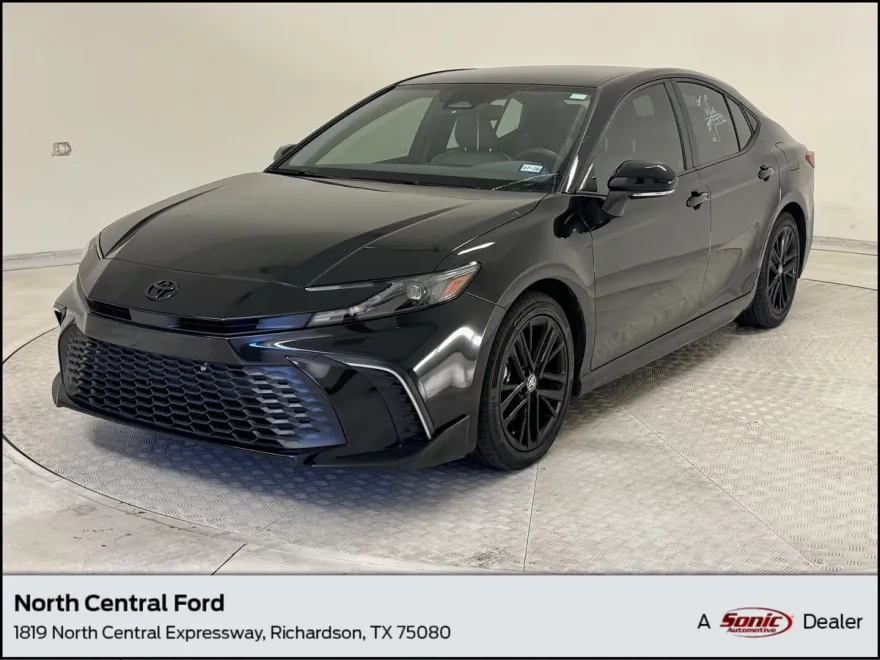 2025 Toyota Camry SE photo 1