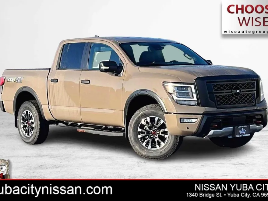2023 Nissan Titan PRO-4X photo 1