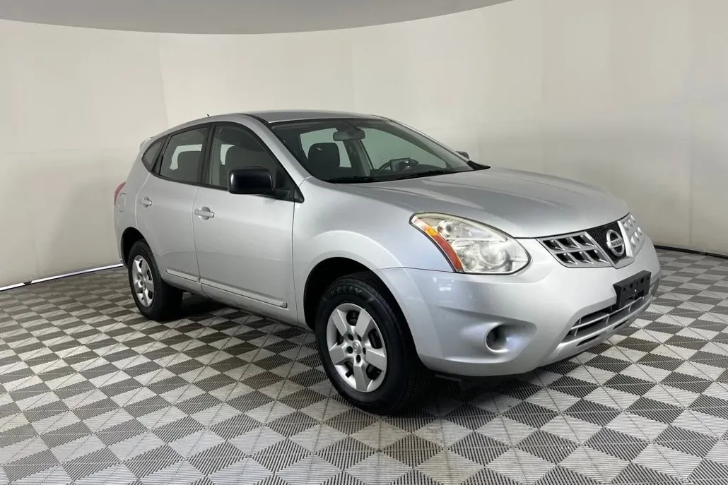 2013 Nissan Rogue S photo 1