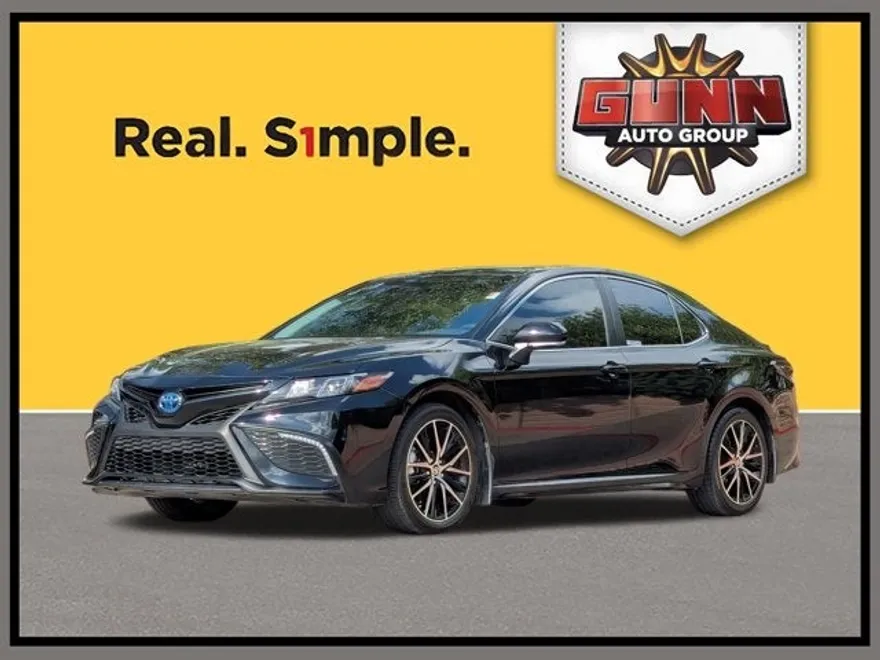 2024 Toyota Camry Hybrid SE photo 1