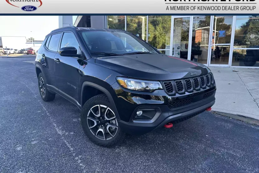 2024 Jeep Compass Trailhawk photo 1