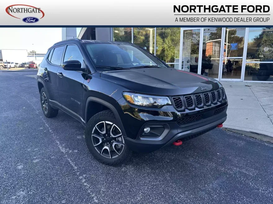 2024 Jeep Compass Trailhawk photo 1